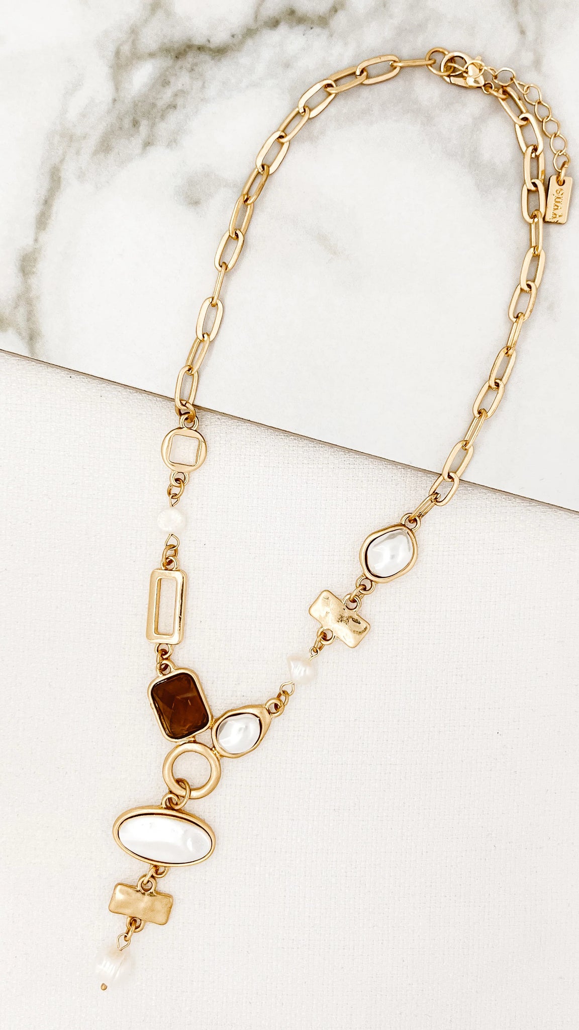 Envy - Short Gold Necklace with Pearl Detail