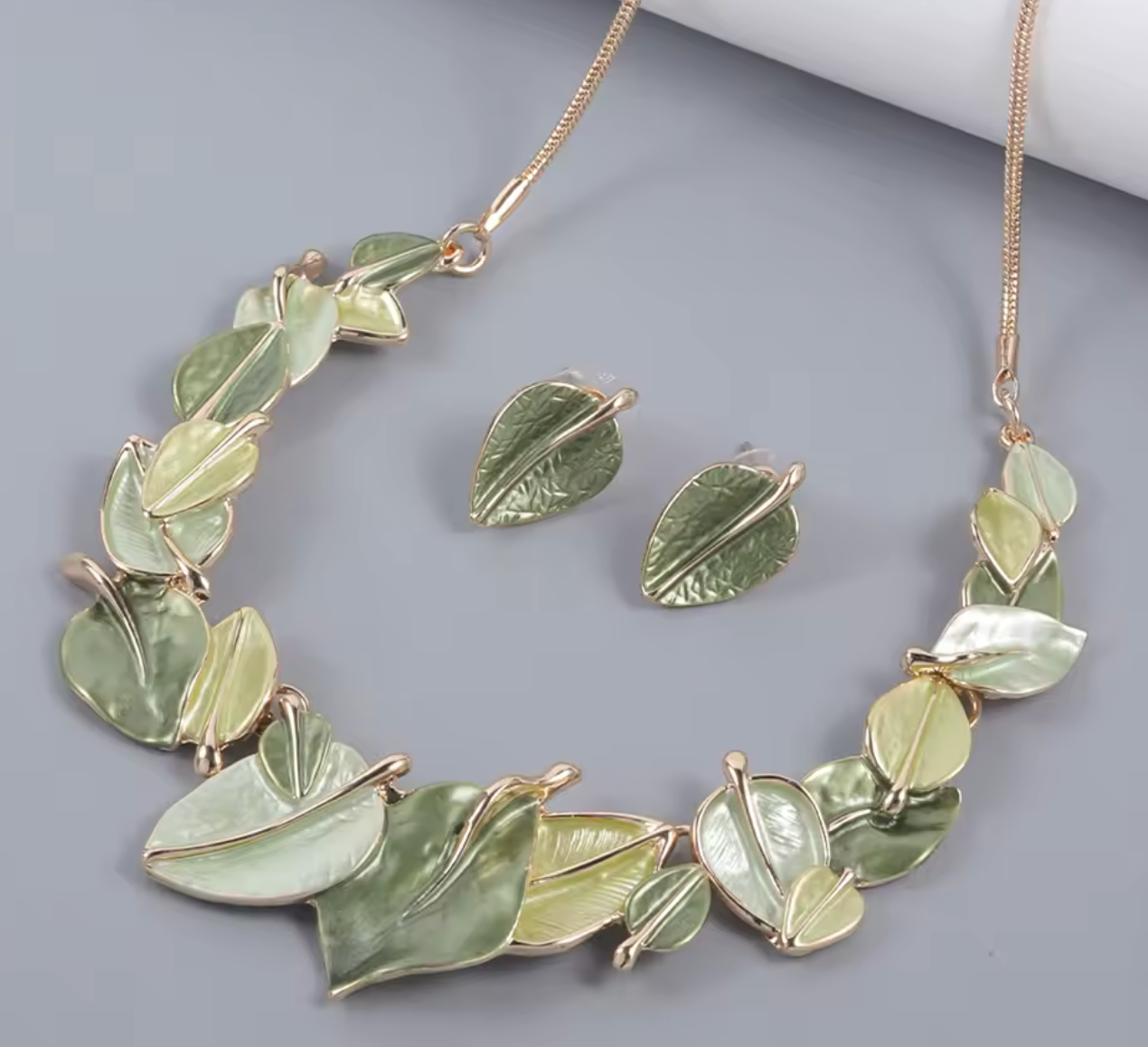 Leaf Necklace & Matching Earrings - Green