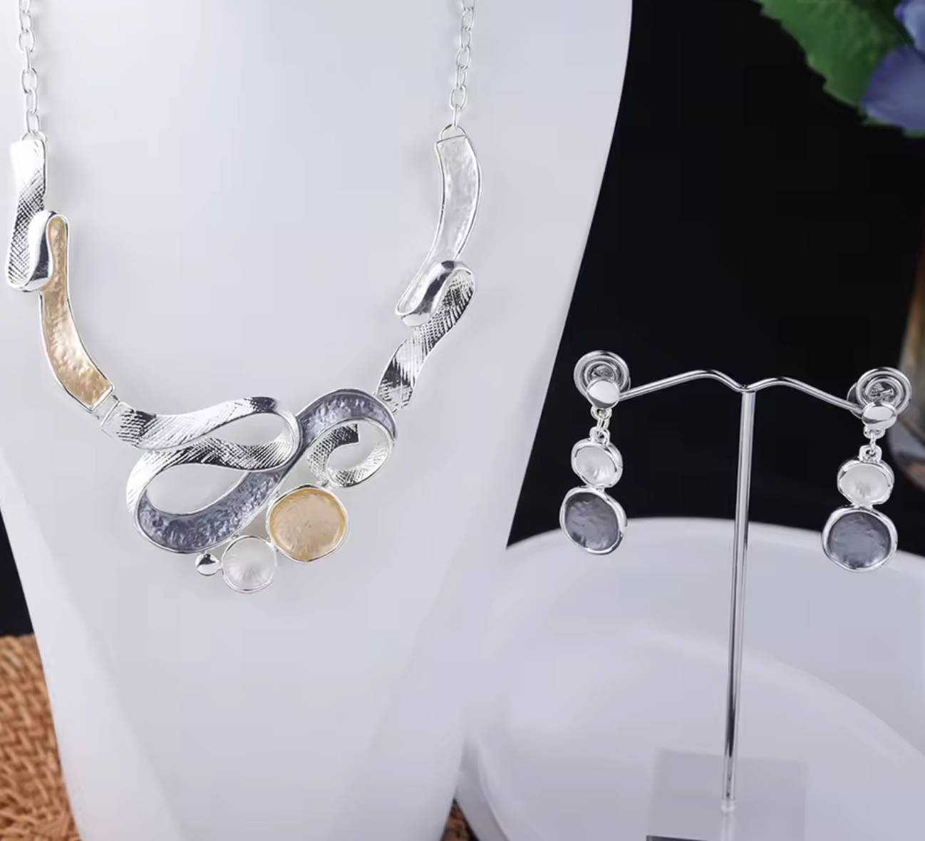 Ribbon Necklace & Matching Earrings - Silver