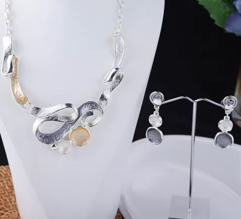 Ribbon Necklace & Matching Earrings - Silver
