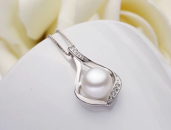 925 Sterling Silver Pendant, Decorated with Fresh Water Pearl - White
